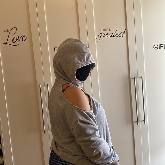 Shoulder cut out hoodie gray, cool comfy and stylish - Picture 3 of 5